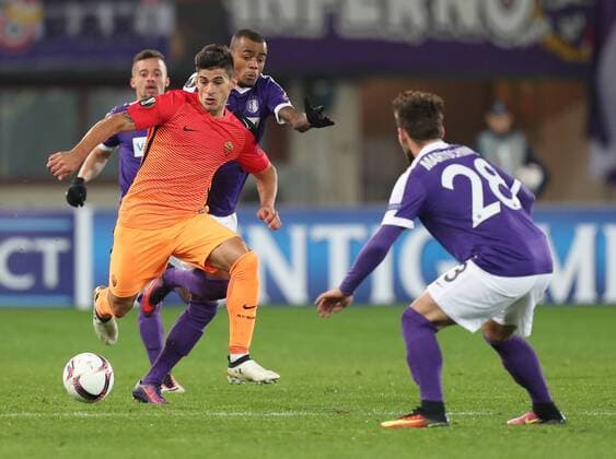 SOCCER - EL, A.Wien vs Roma VIENNA,AUSTRIA,03.NOV.16 - SOCCER - UEFA Europa League, group stage, FK Austria Wien vs AS Roma. Image shows Lucas Venuto, Felipe Pires (A.Wien), Diego Perotti (Roma) and Christoph Martschinko (A.Wien). GEPAxpictures xChristianxOrt