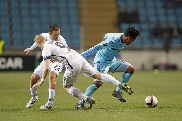 (L-R) Vladyslav Kulach of FC Zorya Luhansk. Zeljko Ljubenovic of FC Zorya Luhansk, Renato Tapia of Feyenoordduring the Europa League group A match between Zorya Luhansk and Feyenoord on Novemer 3, 2016 at the Chernomorets stadium in Odessa, Ukraine. Zorya Luhansk v Feyenoord UEFA Europa League 2016 2017 xVIxxIVx 6516963
