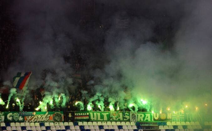 SOCCER - EL, Sassuolo vs Rapid REGGIO EMILIA,ITALY,03.NOV.16 - SOCCER - UEFA Europa League, group stage, US Sassuolo Calcio vs SK Rapid Wien. Image shows the fans of Rapid. Keywords: bengal firework. Keywords: Wien Energie. GEPAxpictures xPhilippxBrem