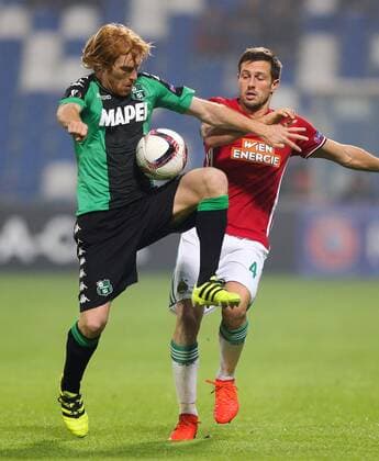 SOCCER - EL, Sassuolo vs Rapid REGGIO EMILIA,ITALY,03.NOV.16 - SOCCER - UEFA Europa League, group stage, US Sassuolo Calcio vs SK Rapid Wien. Image shows Davide Biondini (Sassuolo) and Thomas Schrammel (Rapid). Keywords: Wien Energie. GEPAxpictures xPhilippxBrem