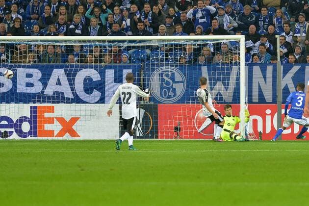 GER, Europa League, FC Schalke 04 vs FK Krasnodar 03.11.2016, Veltins-Arena, Gelsenkirchen, GER, Europa League, FC Schalke 04 vs FK Krasnodar, im Bild Tor zum 1:0 für Schalke durch Junior Caicara ( Schalke 3 ), rechts Foto © nordphoto Treese nordphotoxTreese