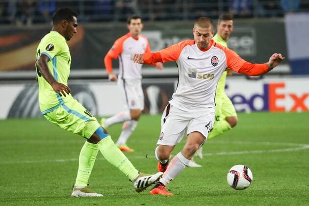 Gent s Renato Neto and Shakhtar Donetsk s forward Andriy Boryachuk fight for the ball during a soccer game between Belgian team KAA Gent and Ukrainian club FC Shakhtar Donetsk, in Gent Thursday 03 November 2016, the fourth match of the group stage of the Europa League competition in Group H. KURTxDESPLENTER  x04971949x
