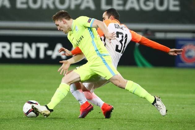 Shakhtar Donetsk s defender Ismaily and Gent s Thomas Foket fight for the ball during a soccer game between Belgian team KAA Gent and Ukrainian club FC Shakhtar Donetsk, in Gent Thursday 03 November 2016, the fourth match of the group stage of the Europa League competition in Group H. KURTxDESPLENTER  x04971955x