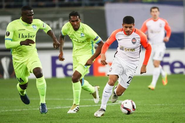 Shakhtar Donetsk s midfielder Taison and Gent s Renato Neto fight for the ball during a soccer game between Belgian team KAA Gent and Ukrainian club FC Shakhtar Donetsk, in Gent Thursday 03 November 2016, the fourth match of the group stage of the Europa League competition in Group H. KURTxDESPLENTER  x04971945x