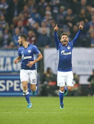 03.11.2016, Fussball UEFA Europa League 2016 2017, Gruppenphase, 4.Spieltag, FC Schalke 04 - FK Krasnodar, in der VELTINS-Arena Gelsenkirchen. Jubel v.l. Nabil Bentaleb (Schalke) undTorschütze Junior Caicara (Schalke) zum Tor zum 1:0 