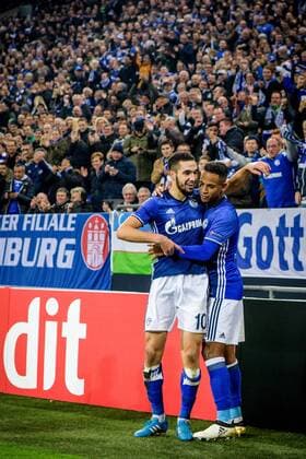 Dennis Aogo (FC Schalke 04 15)und Nabil Bentaleb (FC Schalke 04 10) beim Torjubel nach dem Treffer zum 2:0 beim Europa League Spiel zwischen FC Schalke 04 vs FC Krasnodar am 03.11.2016 Gelsenkirchen Copyright: xSchuelerx xEibnerx-xPressefotox