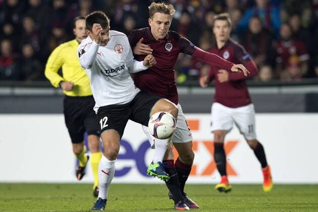 Ovidiu Hoban of Hapoel, left, and Borek Dockal of Sparta in action during the European league match AC Sparta Praha vs Hapoel Beer-Sheva FC in Prague, Czech Republic, November 3, 2016. (CTKxPhoto MichalxKamaryt) CTKPhotoP201611031165501  kmt 1
