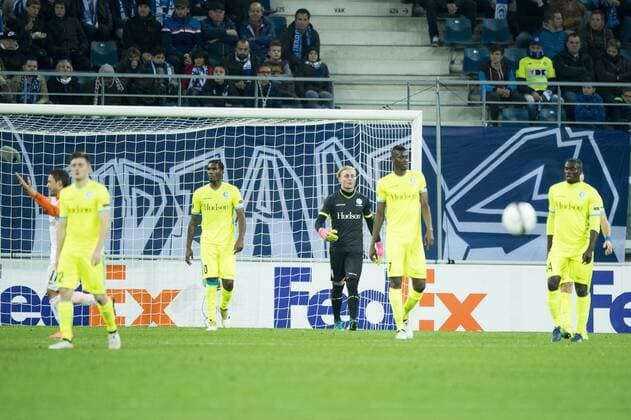 Gent s players show defeat during a soccer game between Belgian team KAA Gent and Ukrainian club FC Shakhtar Donetsk, in Gent Thursday 03 November 2016, the fourth match of the group stage of the Europa League competition in Group H. JASPERxJACOBS  x04972010x