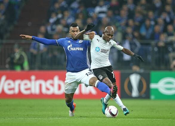 03.11.2016, Fussball UEFA Europa League 2016 2017, Gruppenphase, 4.Spieltag, FC Schalke 04 - FK Krasnodar, in der VELTINS-Arena Gelsenkirchen. v.l. Eric Maxim Choupo-Moting (Schalke) gegen Charles Kabore (FK Krasnodar) 