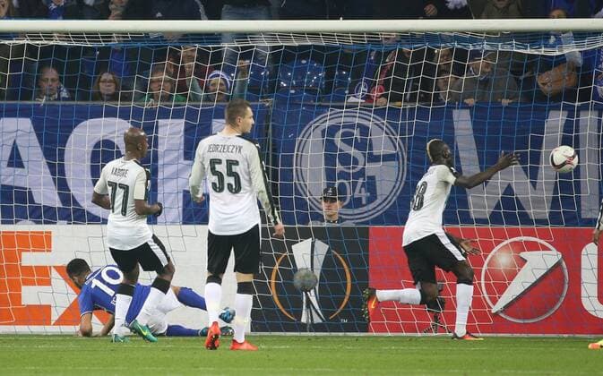 03.11.2016, Fussball UEFA Europa League, 2016 17, 4. Spieltag, FC Schalke 04 - FK Krasnodar, abil Bentaleb (Schalke 04), li., erzielt das Tor zum 2:0