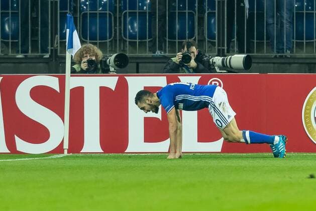 Gelsenkirchen, Germany 03.11.2016, UEFA Europa League - 2016 17 Season, Gruppenphase, 4. Spieltag - Matchday 4, FC Schalke 04 - FC Krasnodar, bejubelt sein Tor zum 2:0 Nabil Bentaleb (S04) ( DeFodi048