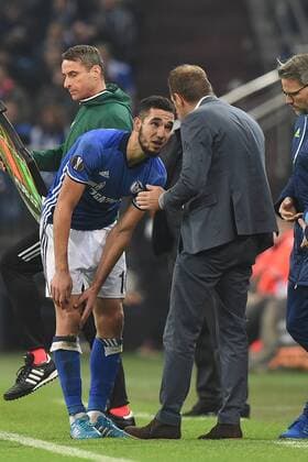 Fußball Europa League Gruppenphase 4. Spieltag Schalke 04 - FC Krasnodar am 03.11.2016 in der Veltins Arena in Gelsenkirchen Nabil Bentaleb ( Schalke ), links - Markus Weinzierl ( Trainer Schalke ), rechts xRx