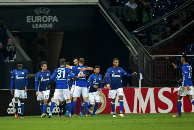 03.11.2016 - Nabil Bentaleb (FC Schalke 04) freut sich mit seinem Team über sein Tor zum 2:0 beim Europa League Gruppenspiel (Saison 2016 17) FC Schalke 04 - FK Krasnodar. Copyright Thomas Pakusch
