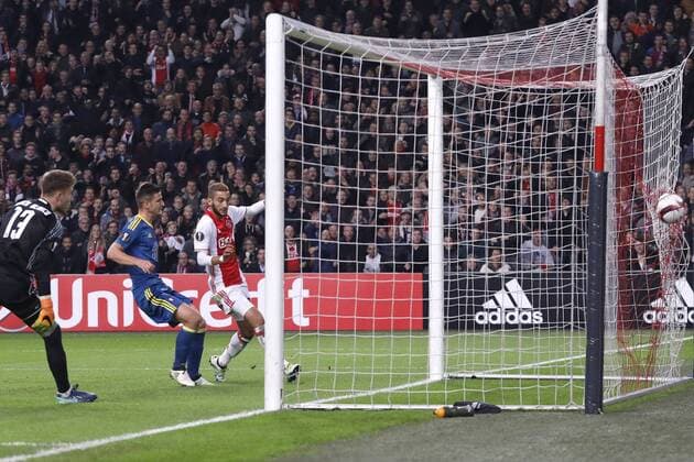 (l-r) Ruben Blanco of Celta de Vigo, Nemanja Radoja of Celta de Vigo, Hakim Ziyech of Ajax Amsterdam scoresduring the UEFA Europa League group G match between Ajax Amsterdam and Celta de Vigo at the Amsterdam Arena on November 3, 2016 in Amsterdam, The Netherlands Ajax v Celta de Vigo UEFA Europa League 2016 2017 xVIxxIVx 6517658