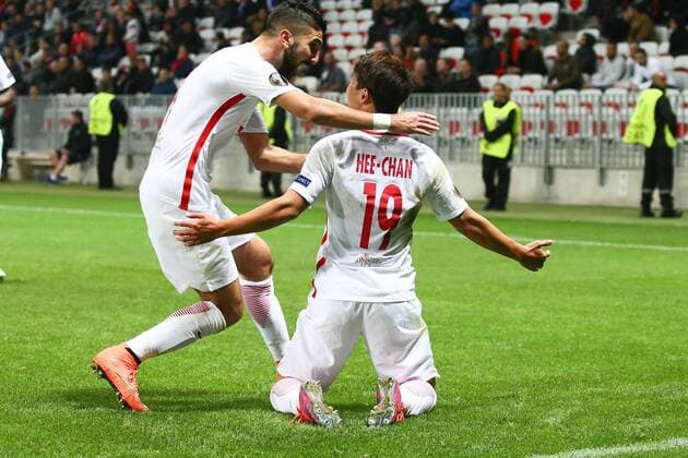 SOCCER - EL, Nice vs RBS NICE,FRANCE,03.NOV.16 - SOCCER - UEFA Europa League, group stage, OGC Nice vs Red Bull Salzburg. Image shows the rejoicing of Munas Dabbur and Hee Chan Hwang (RBS). GEPAxpictures xFelixxRoittner