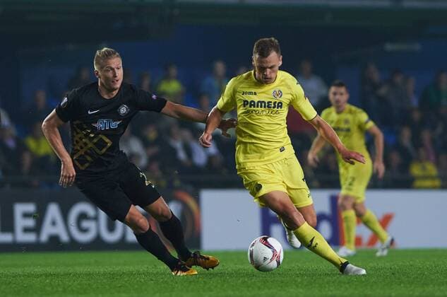 November 3, 2016 - Villarreal, Castellon, Spain - Denis Cheryshev of Villarreal CF in action against Vaclav Prochazka of Osmanlispor FK during the UEFA Europa League Group L football match between Villarreal CF and Osmanlispor FK at El Madrigal Stadium, on November 3, 2016. Villarreal CF v Osmanlispor - UEFA Europa League  - ZUMAn230 20161103_zaa_n230_014