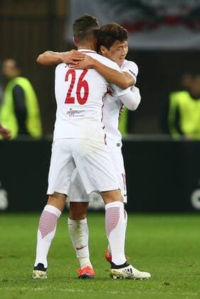 SOCCER - EL, Nice vs RBS NICE,FRANCE,03.NOV.16 - SOCCER - UEFA Europa League, group stage, OGC Nice vs Red Bull Salzburg. Image shows the rejoicing of Jonatan Soriano and Hee Chan Hwang (RBS). GEPAxpictures xFelixxRoittner