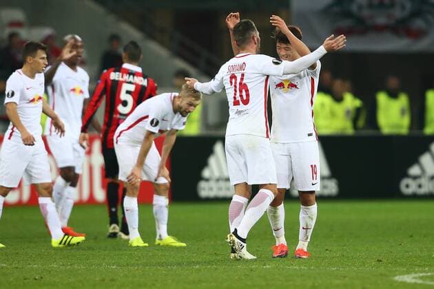 SOCCER - EL, Nice vs RBS NICE,FRANCE,03.NOV.16 - SOCCER - UEFA Europa League, group stage, OGC Nice vs Red Bull Salzburg. Image shows the rejoicing of Jonatan Soriano and Hee Chan Hwang (RBS). GEPAxpictures xFelixxRoittner