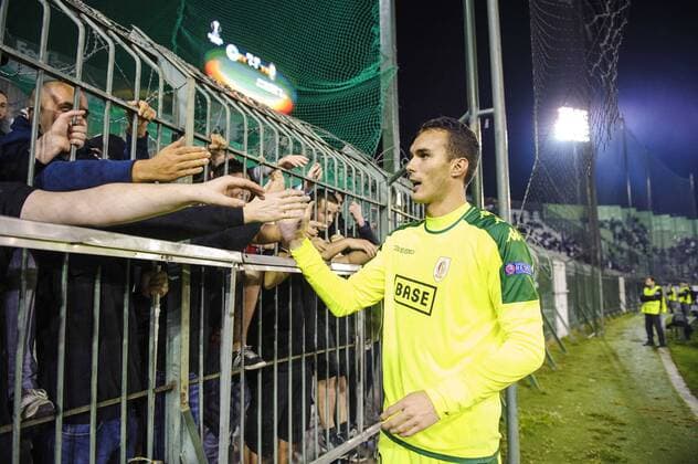 Standard s goalkeeper Guillaume Hubert celebrate after winning a soccer game between Greek club Panathinaikos F.C. and Belgian team Standard de Liege in Athens, Greece, Thursday 03 November 2016, the fourth game of the group stage of the Europa League competition in Group G. NICOLASxLAMBERT  x04972124x