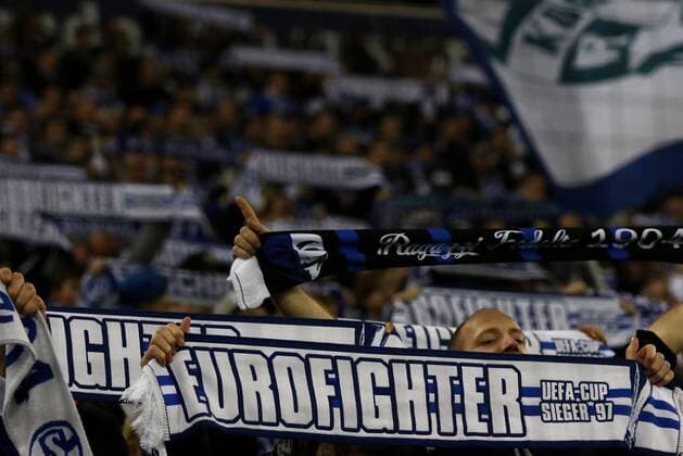 03.11.2016 - Schalke-Fans halten Schals mit dem Aufdruck Eurofighters hoch beim Europa League Gruppenspiel (Saison 2016 17) FC Schalke 04 - FK Krasnodar. Copyright Thomas Pakusch