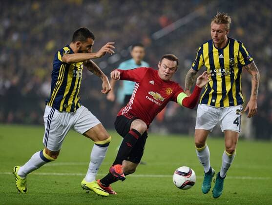 (161104) -- ISTANBUL, Nov. 3, 2016 -- Manchester United ManU player Wayne Rooney(C) competes during the UEFA Europa League Group A match between Fenerbahce and Manchester United in Istanbul, Turkey, Nov. 3, 2016. Fenerbahce won 2-1. ) (SP)TURKEY-ISTANBUL-UEFA EUROPA LEAGUE-FENERBAHCE VS MANCHESTER UNITED HexCanling 