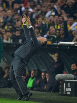 Themen der Woche - SPORT Bilder des Tages - SPORT UEFA Europa League Group A day 4 match between Fenerbahce and Manchester United ManU at Ulker Stadium in Istanbul , Turkey , November 03 , 2016. Final Score : Fenerbahce 2 - Manchester United 1 Pictured: Coach Dick Advocaat of Fenerbahce. 