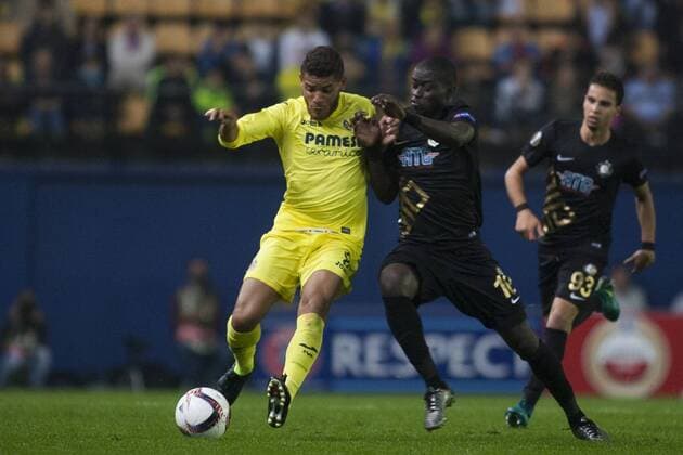Vila-real, ESPANA - NOVIEMBRE 2016: Dos Santos partido correspondiente a la UEFA Europa League entre el Villarreal CF y Osmanlispor disputado en el Estadio El Madrigal. FC Sevilla vs Dynamo Kiew - Football Champions League  xx xx