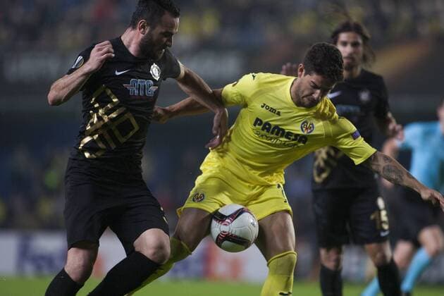 Vila-real, ESPANA - NOVIEMBRE 2016: Pato partido correspondiente a la UEFA Europa League entre el Villarreal CF y Osmanlispor disputado en el Estadio El Madrigal. FC Sevilla vs Dynamo Kiew - Football Champions League  xx xx