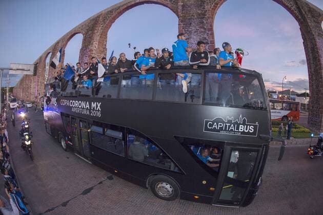 November 3, 2016 - Mexico - EUM20161103DEP07.JPG.QUERETARO, Qro.- Soccer Futbol-Copa MX.- Los Gallos Blancos del Queretaro festejan titulo de Copa MX con un desfile ante sus aficionados, este jueves 3 de noviembre de 2016.  - ZUMAu78 20161103 zaf u78 083