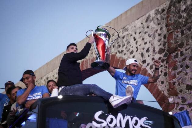 November 3, 2016 - Mexico - EUM20161103DEP087.JPG.QUERETARO, Qro.- SoccerFutbol-Copa MX.- Los Gallos Blancos del Queretaro festejan titulo de Copa MX con un desfile ante sus aficionados, este jueves 3 de noviembre de 2016.  - ZUMAu78 20161103 zaf u78 085