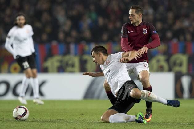 From right: Mario Holek of Sparta and Ovidiu Hoban of Hapoel in action during the European league match AC Sparta Praha vs Hapoel Beer-Sheva FC in Prague, Czech Republic, November 3, 2016. (CTKxPhoto MichalxKamaryt) CTKPhotoP201611031220001  kmt 8