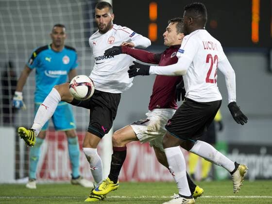 From left: David Goresh and Loai Taha, both of Hapoel, David Lafata of Sparta and Lucio Maranhao of Hapoel in action the European league match AC Sparta Praha vs Hapoel Beer-Sheva FC in Prague, Czech Republic, November 3, 2016. (CTKxPhoto MichalxKamaryt) CTKPhotoP201611031226501  kmt 10