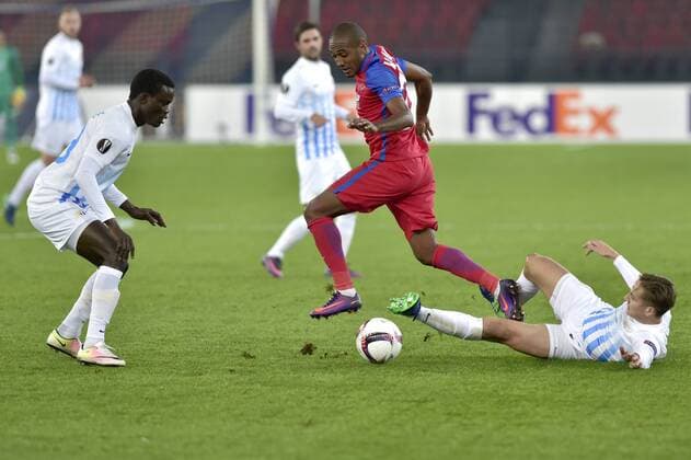 V.l.n.r. Sangone Sarr, FCZ, William Amorim, SB, Cedric Brunner, FCZ, FC Zuerich - Steaua Bukarest, Europa League, Fussball, 03.11.2016 
