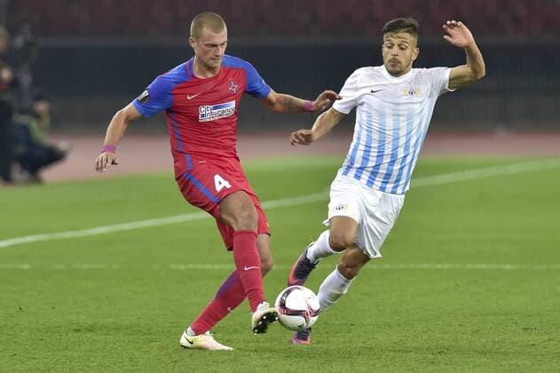 Li. Gabriel Tamas, SB, re. Roberto Rodriguez, FCZ, FC Zuerich - Steaua Bukarest, Europa League, Fussball, 03.11.2016 