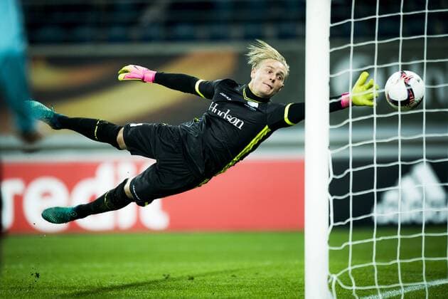 Gent s goalkeeper Jacob Rinne pictured in action during a soccer game between Belgian team KAA Gent and Ukrainian club FC Shakhtar Donetsk, in Gent Thursday 03 November 2016, the fourth match of the group stage of the Europa League competition in Group H. JASPERxJACOBS  x04972220x