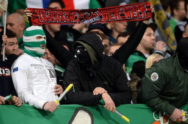 IPP20161103 Football - soccer: UEFA Europa League 2016 2017, Sassuolo Calcio - Rapid Wien, alcuni tifosi del Rapid con la faccia coperta da passamontagna xHOCHxZWEIx xItalyxPhotoxPressx 