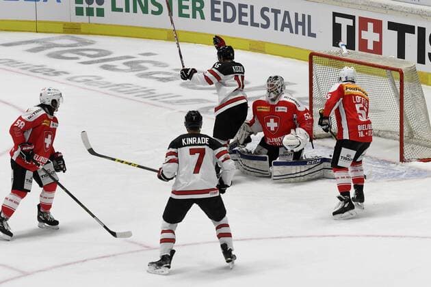 Eishockey Deutschland Cup 2016: Kanada vs Schweiz am 04.11.2016 im Curt-Frenzel-Stadion in Augsburg Tor zum 1:0 fuer Kanada WD