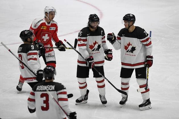 Eishockey Deutschland Cup 2016: Kanada vs Schweiz am 04.11.2016 im Curt-Frenzel-Stadion in Augsburg Torjubel der Kandier nach dem 2:0 WD