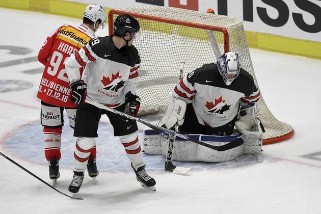 Eishockey Deutschland Cup 2016: Kanada vs Schweiz am 04.11.2016 im Curt-Frenzel-Stadion in Augsburg Save von Kanadas Goalie Daniel Taylor 30 KHL Medvescak Zagreb (KHL) WD