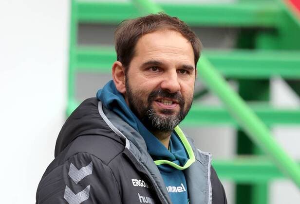 05.11.2016 - Fussball - Saison 2016 2017 - 2. Fussball - Bundesliga - 12. Spieltag: SpVgg Greuther Fürth Fuerth - VfL Bochum - DaMa - Stefan Ruthenbeck (Trainer SpVgg Greuther Fürth ) blickt ernst vor Spielbeginn