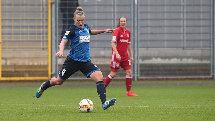 Kristin Demann (TSG, 4), Freisteller, Ganzkörper, Einzelbild, Aktion, Action, Fussball, Allianz Frauen-Bundesliga, TSG 1899 Hoffenheim - FC Bayern München, xozx