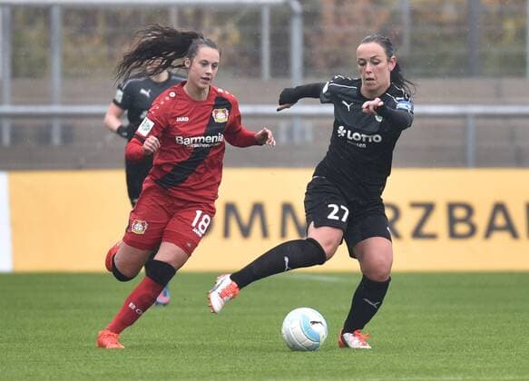 05.11.2016, xblx, Fussball 1.Bundesliga Damen, 1.FFC Frankfurt - Bayer 04 Leverkusen, emspor v.l. Gianna Rackow (Bayer 04 Leverkusen Damen), Peggy Nietgen (1.FFC Frankfurt) Frankfurt am Main