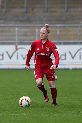 Anna Gerhardt (FCB, 27), Freisteller, Ganzkörper, Einzelbild, Aktion, Action, Fussball, Allianz Frauen-Bundesliga, TSG 1899 Hoffenheim - FC Bayern München, xozx