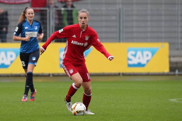 Vivianne Miedema (FCB, 10), Freisteller, Ganzkörper, Einzelbild, Aktion, Action, Fussball, Allianz Frauen-Bundesliga, TSG 1899 Hoffenheim - FC Bayern München, xozx