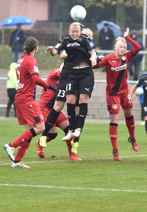 05.11.2016, xblx, Fussball 1.Bundesliga Damen, 1.FFC Frankfurt - Bayer 04 Leverkusen, emspor v.l. Annike Krahn (Bayer 04 Leverkusen Damen), Mandy Islacker (1.FFC Frankfurt), Merle Barth (Bayer 04 Leverkusen Damen) Frankfurt am Main