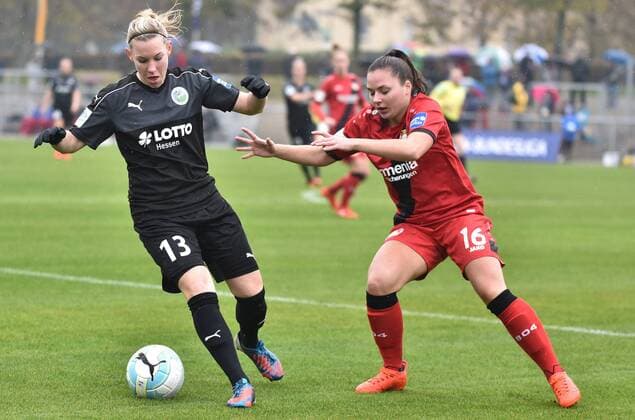 05.11.2016, xblx, Fussball 1.Bundesliga Damen, 1.FFC Frankfurt - Bayer 04 Leverkusen, emspor v.l. Marith Priessen (1.FFC Frankfurt), Laura Widak (Bayer 04 Leverkusen Damen) Frankfurt am Main