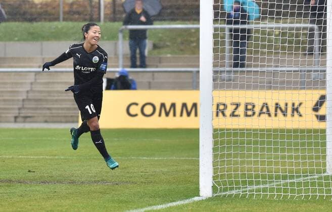 05.11.2016, xblx, Fussball 1.Bundesliga Damen, 1.FFC Frankfurt - Bayer 04 Leverkusen, emspor v.l. Yuki Nagasato (1.FFC Frankfurt), Goal scored, Tor zum 2:1 Frankfurt am Main