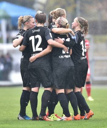 05.11.2016, xblx, Fussball 1.Bundesliga Damen, 1.FFC Frankfurt - Bayer 04 Leverkusen, emspor v.l. Mandy Islacker (1.FFC Frankfurt), Goal scored, Tor zum 1:1, celebrate the goal, Torjubel Frankfurt am Main