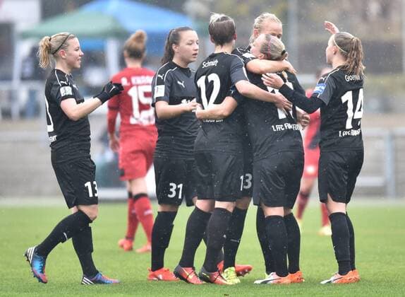 05.11.2016, xblx, Fussball 1.Bundesliga Damen, 1.FFC Frankfurt - Bayer 04 Leverkusen, emspor v.l. Mandy Islacker (1.FFC Frankfurt), Goal scored, Tor zum 1:1, celebrate the goal, Torjubel Frankfurt am Main