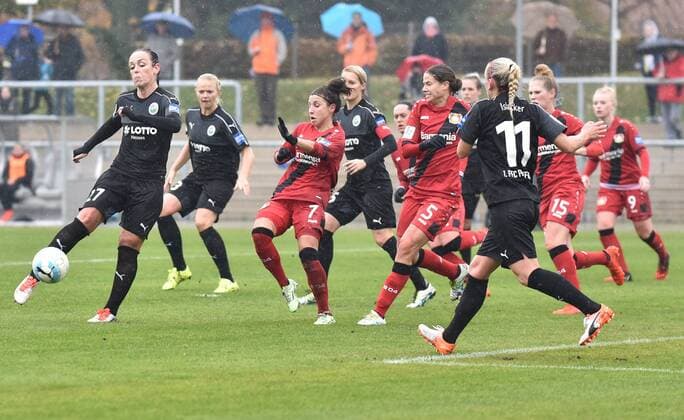 05.11.2016, xblx, Fussball 1.Bundesliga Damen, 1.FFC Frankfurt - Bayer 04 Leverkusen, emspor v.l. Peggy Nietgen (1.FFC Frankfurt) Frankfurt am Main